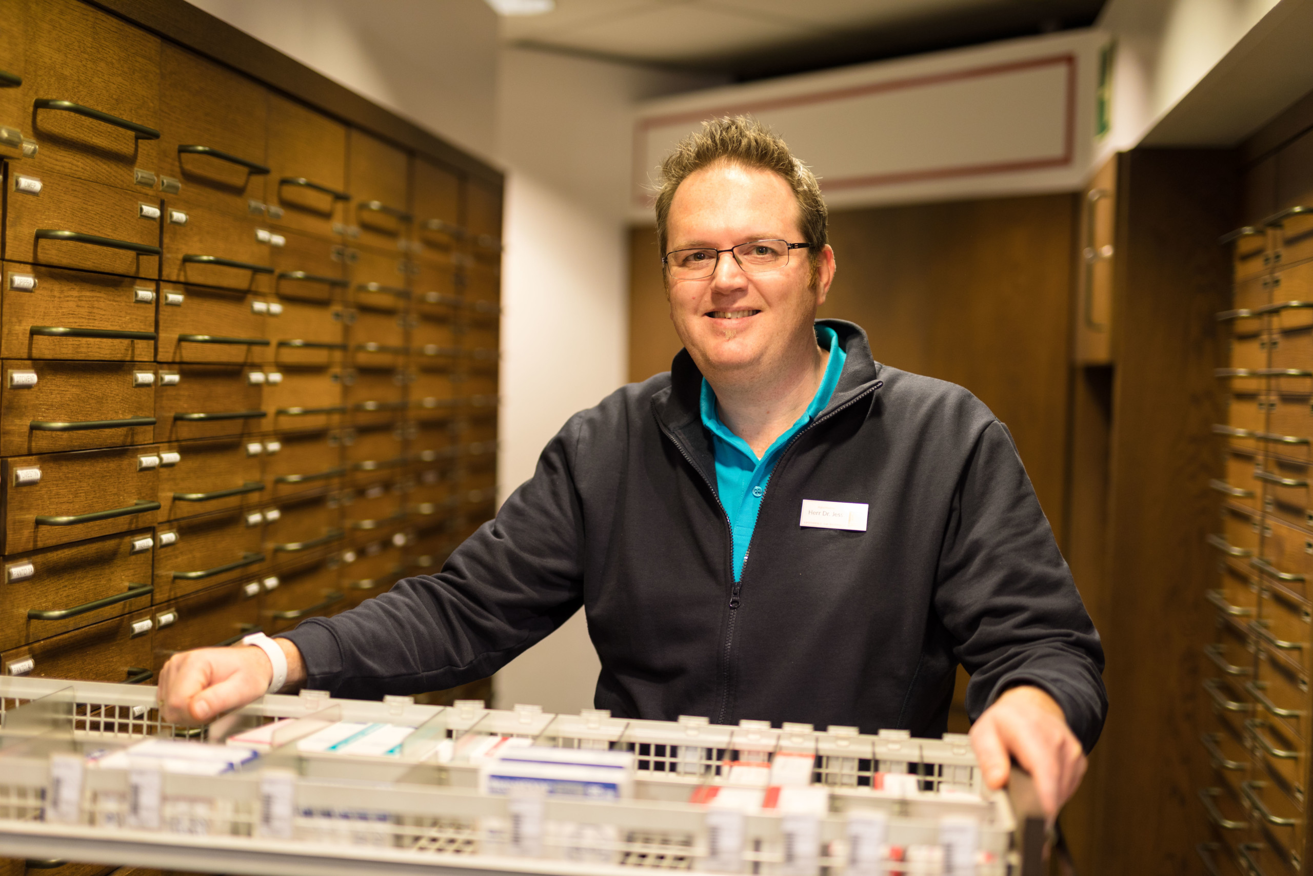 Dr. Lars Jess